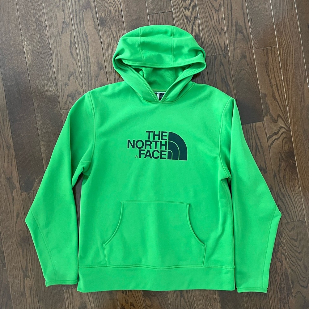 Women’s The North Face hoodie. Warm and comfy. Lightly worn. Size loose medium.